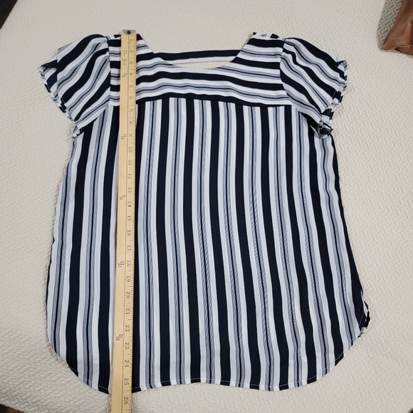 LOFT Striped Black and White Women's Top Flutter Sleeves Size Small - Picture 6 of 15